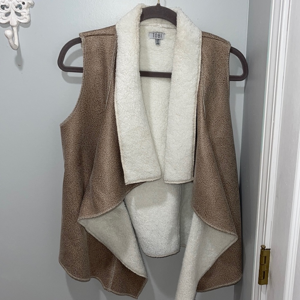 Tobi Faux Shearling Vest
